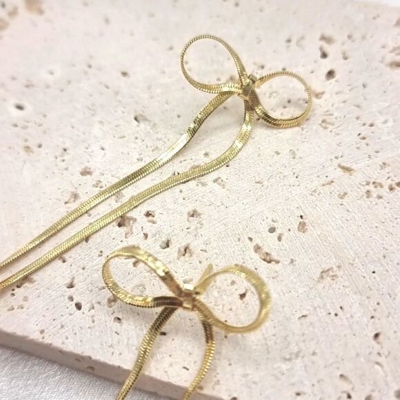 New ANTHRO X FOR LOVE AND LEMONS Bow 18k gold plated Earrings - Picture 6 of 8